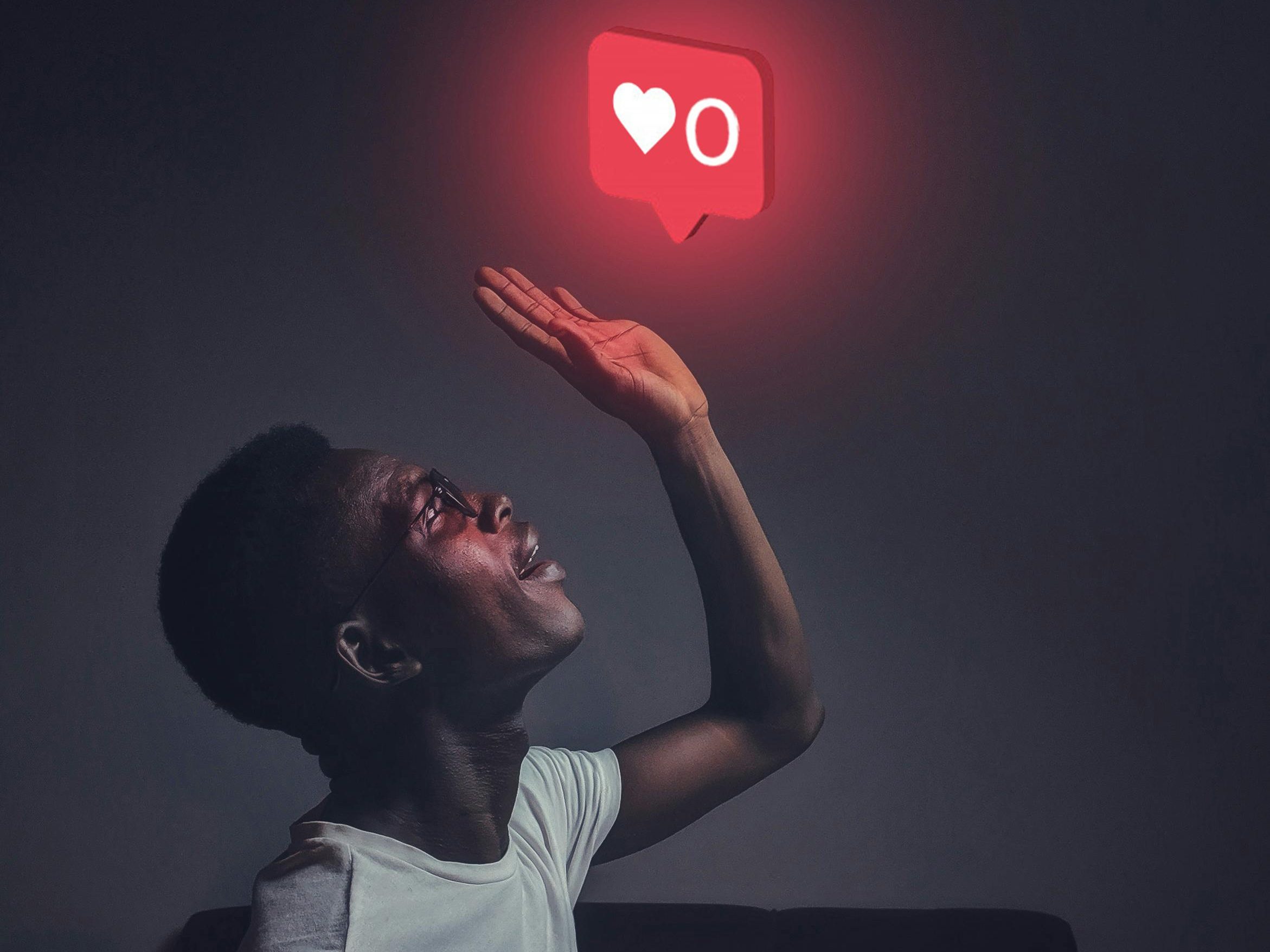 picture indicating a person with zero engagements on social media that seems stressed and has anxiety
